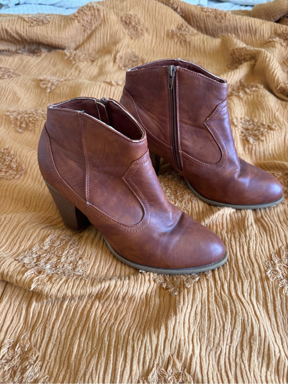 Source Unknown Brown Block-Heel Ankle Booties with Side Zip